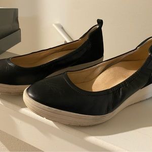 Jacey size 9 only worn twice (black with white bottom) with box